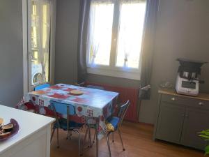 Kuchyň nebo kuchyňský kout v ubytování Appartement dans résidence calme