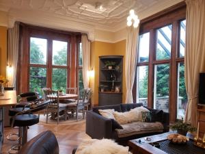 Gallery image of 3 bedroom 3 bathroom ground floor condo with veranda in Reigate