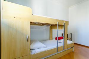 Litera con escalera en una habitación en Área Nobre com Vista para Baía e Pontes SA2351, en Florianópolis 31 fotos más