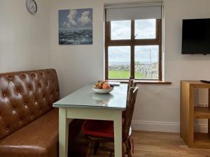 TV a/nebo společenská místnost v ubytování Apartment 471 - Clifden