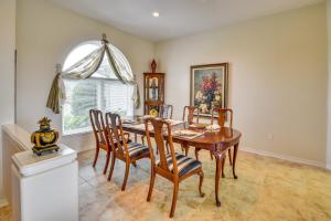 Fotografie z fotogalerie ubytování Waterfront Palm Coast Vacation Rental with Pool! v destinaci Palm Coast