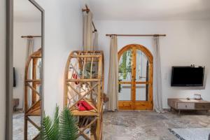 TV a/nebo společenská místnost v ubytování Sea View Serenity Suite