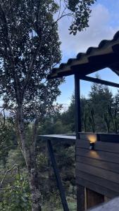 Balcone o terrazza di Cabañas Tahamí con jacuzzi cerca al Aeropuerto