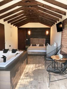 Letto o letti in una camera di Cabañas Tahamí con jacuzzi cerca al Aeropuerto