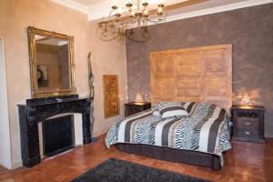 En eller flere senge i et værelse på O'palmier Caché + 38 billeder