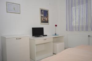 TV a/nebo společenská místnost v ubytování Permarinus Apartments