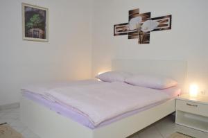 Postel nebo postele na pokoji v ubytování Permarinus Apartments