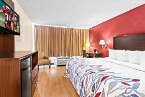 Postel nebo postele na pokoji v ubytování Red Roof Inn Cortland