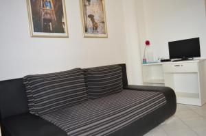 TV a/nebo společenská místnost v ubytování Permarinus Apartments