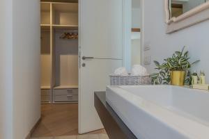 Bilik mandi di Juliet's Dream Suite - City Center +68 gambar