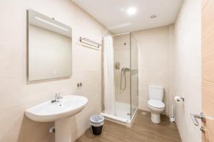a bathroom with a sink and a shower and a toilet at Otero & Elma 2 in Alovera +1 photo