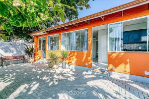 Το κτήριο όπου στεγάζεται  η παραθεριστική κατοικία
