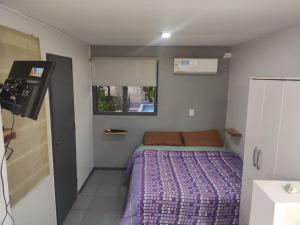 a small room with a bed and a window at Cana Cacum in Yerba Buena