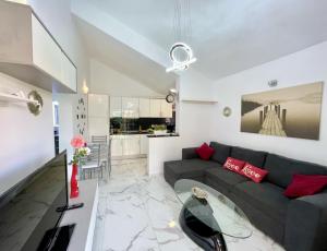 a living room with a couch and a table at Ten-Beau Relax Bungalow in Maspalomas
