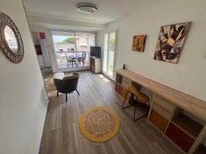 a living room with a table and a chair at L'appart D79 in Gruissan