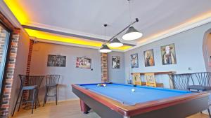 Biliár nebo kulečník v ubytování Yasemin Hotel