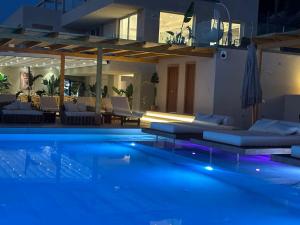 Bazen v nastanitvi oz. blizu nastanitve Myzith Luxury Suites
