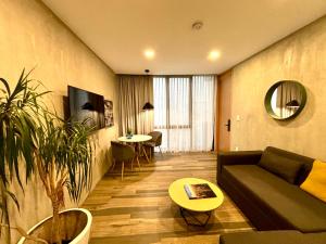 a living room with a couch and a table at Park Life Condesa Hipódromo in Mexico City