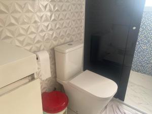 Bilik mandi di Suite 2 próx ao autódromo