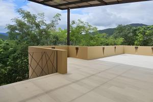 an empty patio with trees and mountains in the background at Casa con piscina rodeada de verde en Anapoima in Anapoima
