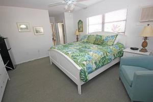 Фотография из галереи Beach and Poolside Villa Paradise on Siesta Key в городе Сиеста-Ки