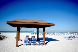 Фотография из галереи Beach and Poolside Villa Paradise on Siesta Key в городе Сиеста-Ки