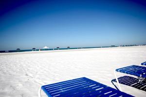Фотография из галереи Beach and Poolside Villa Paradise on Siesta Key в городе Сиеста-Ки