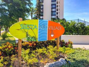 Фотография из галереи Beach and Poolside Villa Paradise on Siesta Key в городе Сиеста-Ки