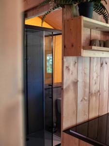 Ecolodges De Dreef的厨房或小厨房