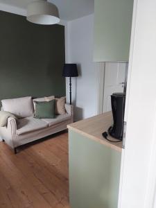 a living room with a couch and a table at Ferienwohnung Schwingestraße in Dinghorn