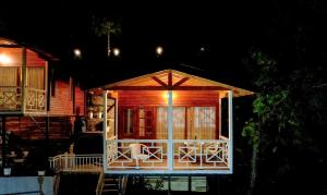 Balcone o terrazza di Koro Treehouse Resort Luxury Wooden Cottages and Villas with Private Pool