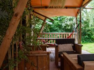Ecolodges De Dreef外面的花园