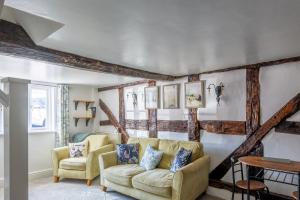 a living room with a couch and two chairs at Grade 2 Cottage 1 bedroom, Ludlow centre in Ludlow