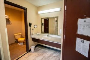 Koupelna v ubytování Red Lion Inn & Suites Vancouver
