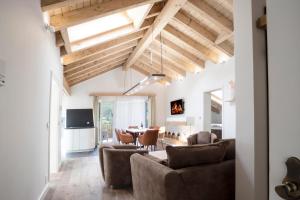 TV a/nebo společenská místnost v ubytování Haus Andorra mit Matterhornblick