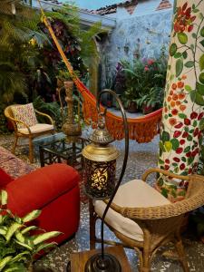 a room with chairs and a lamp and plants at Casa Ruta Sur in Cali