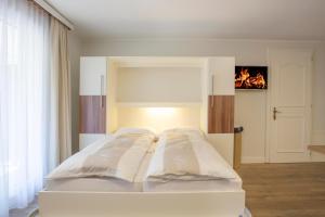 Postel nebo postele na pokoji v ubytování Haus Andorra mit Matterhornblick
