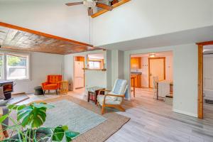 Gallery image of Near Mystery Falls Marblemount Cabin with Fireplace in Rockport