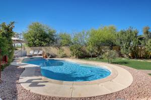 Gallery image of Kiva Cove Pool & Sun Loungers on the Patio in Mesa
