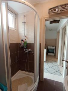 Ένα μπάνιο στο Apartmani Lakovic