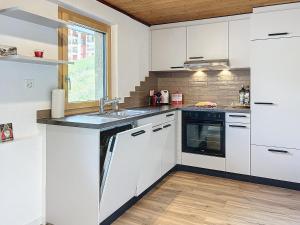 Kuchyň nebo kuchyňský kout v ubytování Appartement STERN - Confort au coeur de Saas-Fee