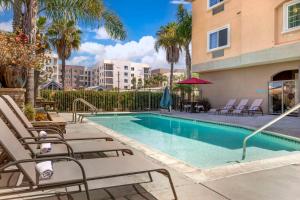 Bazén v ubytování Best Western Plus Oceanside Palms nebo v jeho okolí