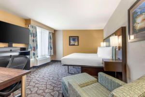Postel nebo postele na pokoji v ubytování Best Western Plus Oceanside Palms