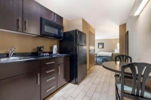 Kuchyň nebo kuchyňský kout v ubytování Best Western Plus Oceanside Palms