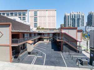 an overhead view of a building with a parking lot at Alexis Park San Francisco in San Francisco