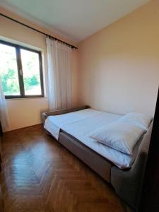 Postel nebo postele na pokoji v ubytování Apartments with a parking space Bilo, Primosten - 4662
