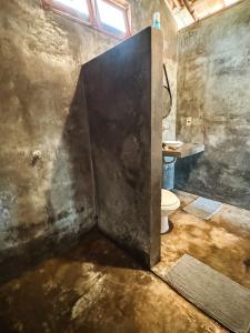 a bathroom with a shower and a toilet in it at Refúgio CAJUÍ in Barreirinhas