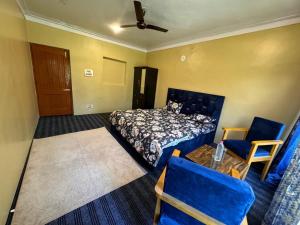 Afbeelding uit fotogalerij van Maqsoom Villa I Entire Villa Near Srinagar Airport and Dal Lake I 4 BR in Srinagar