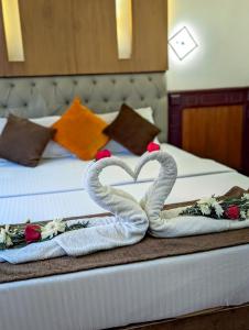 Grand Villa Houseboat客房内的一张或多张床位