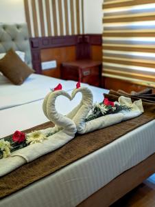 Grand Villa Houseboat客房内的一张或多张床位